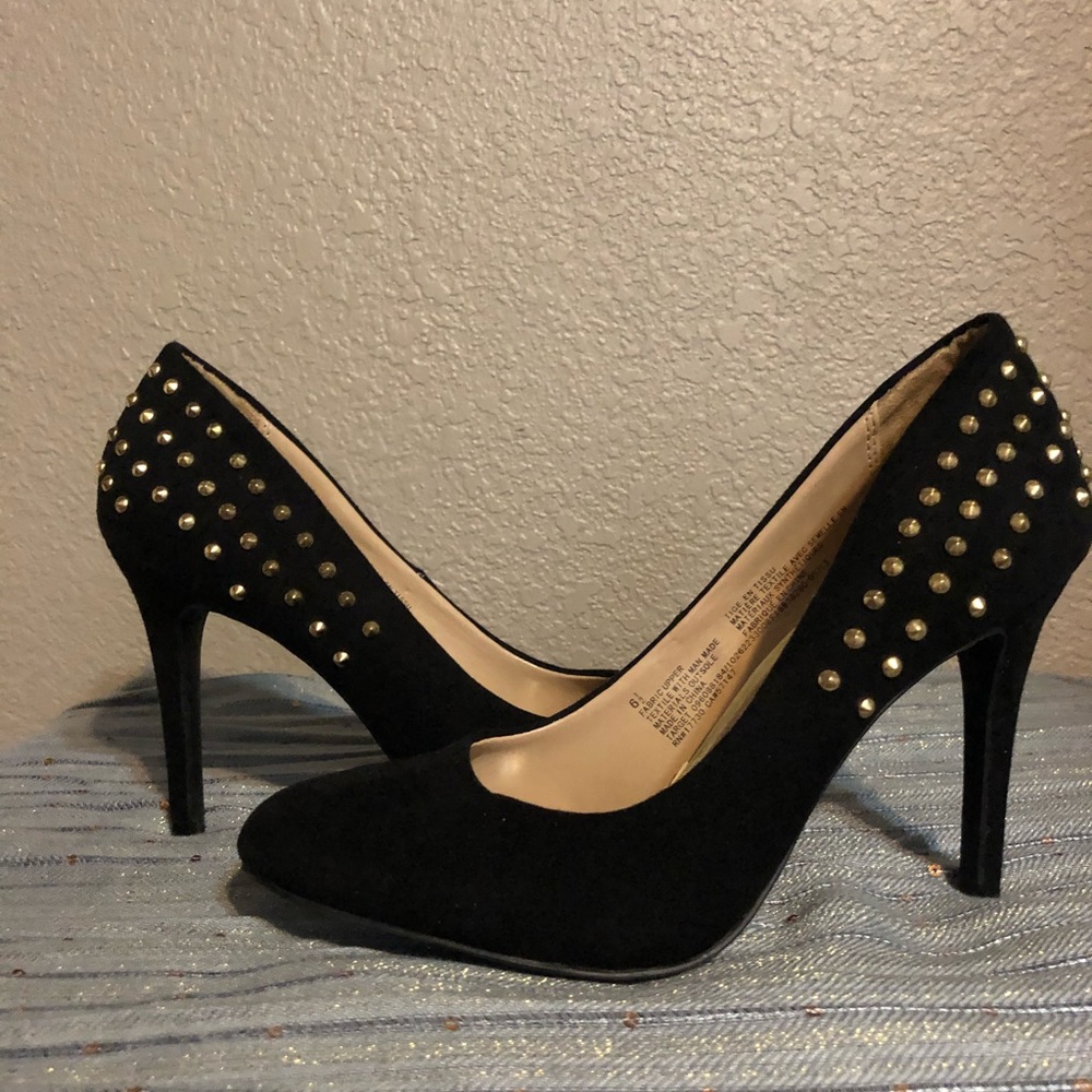 Black High heels with gold details